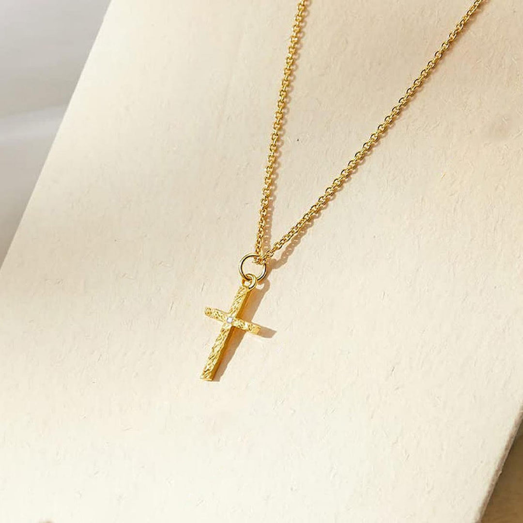 Christianartworkshop Zarte, stapelbare zweireihige Strasskreuz-Halskette mit Buchstabenanhänger (A bis Z) im Figaro-Stil: Zeitloses Symbol sanfter himmlischer Fürsorge - Kreuzen - image 28