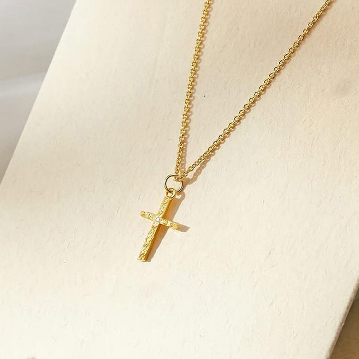 Christianartworkshop Zarte, stapelbare zweireihige Strasskreuz-Halskette mit Buchstabenanhänger (A bis Z) im Figaro-Stil: Zeitloses Symbol sanfter himmlischer Fürsorge - Kreuzen - image 28