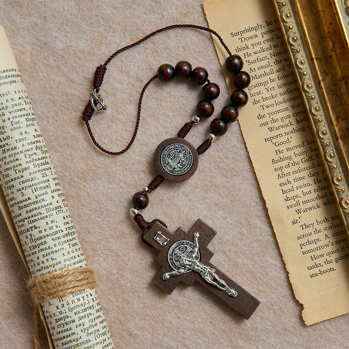 Christianartworkshop Runder Rosenkranz mit Kreuz und Marienmedaille als Autoanhänger: Eine Erinnerung an den barmherzigen göttlichen Schutz auf jeder Reise - image 2