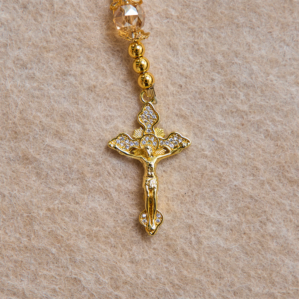 Christianartworkshop Luxuriöser Rosenkranz in Champagnerfarbe mit Herz Jesu und Juwelenkreuz: Gebets- und Autoanhänger in einem. - image 8