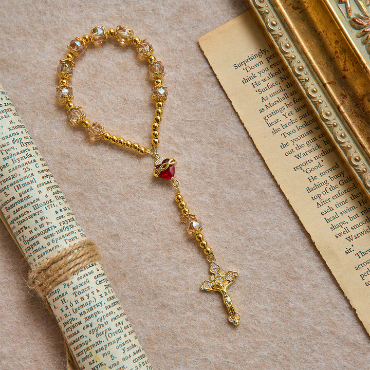 Christianartworkshop Luxuriöser Rosenkranz in Champagnerfarbe mit Herz Jesu und Juwelenkreuz: Gebets- und Autoanhänger in einem. - image 3