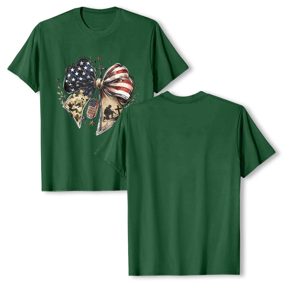 Christianartworkshop Patriotisches, mehrteiliges T-Shirt mit Schleife, Kreuz, Soldaten-Erkennungsmarke und Sternenakzenten auf der Vorderseite – klassischer Aufdruck - image 5