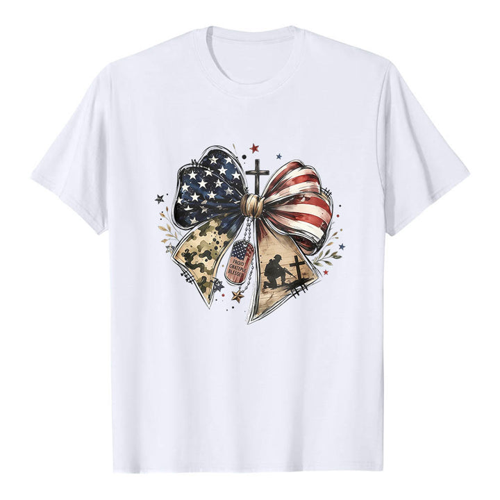 Christianartworkshop Patriotisches, mehrteiliges T-Shirt mit Schleife, Kreuz, Soldaten-Erkennungsmarke und Sternenakzenten auf der Vorderseite – klassischer Aufdruck - Weiß - 2XL - image 2