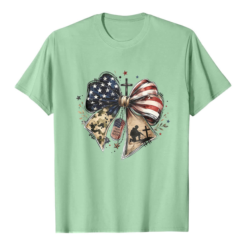 Christianartworkshop Patriotisches, mehrteiliges T-Shirt mit Schleife, Kreuz, Soldaten-Erkennungsmarke und Sternenakzenten auf der Vorderseite – klassischer Aufdruck - Hellgrün - 2XL - image 14