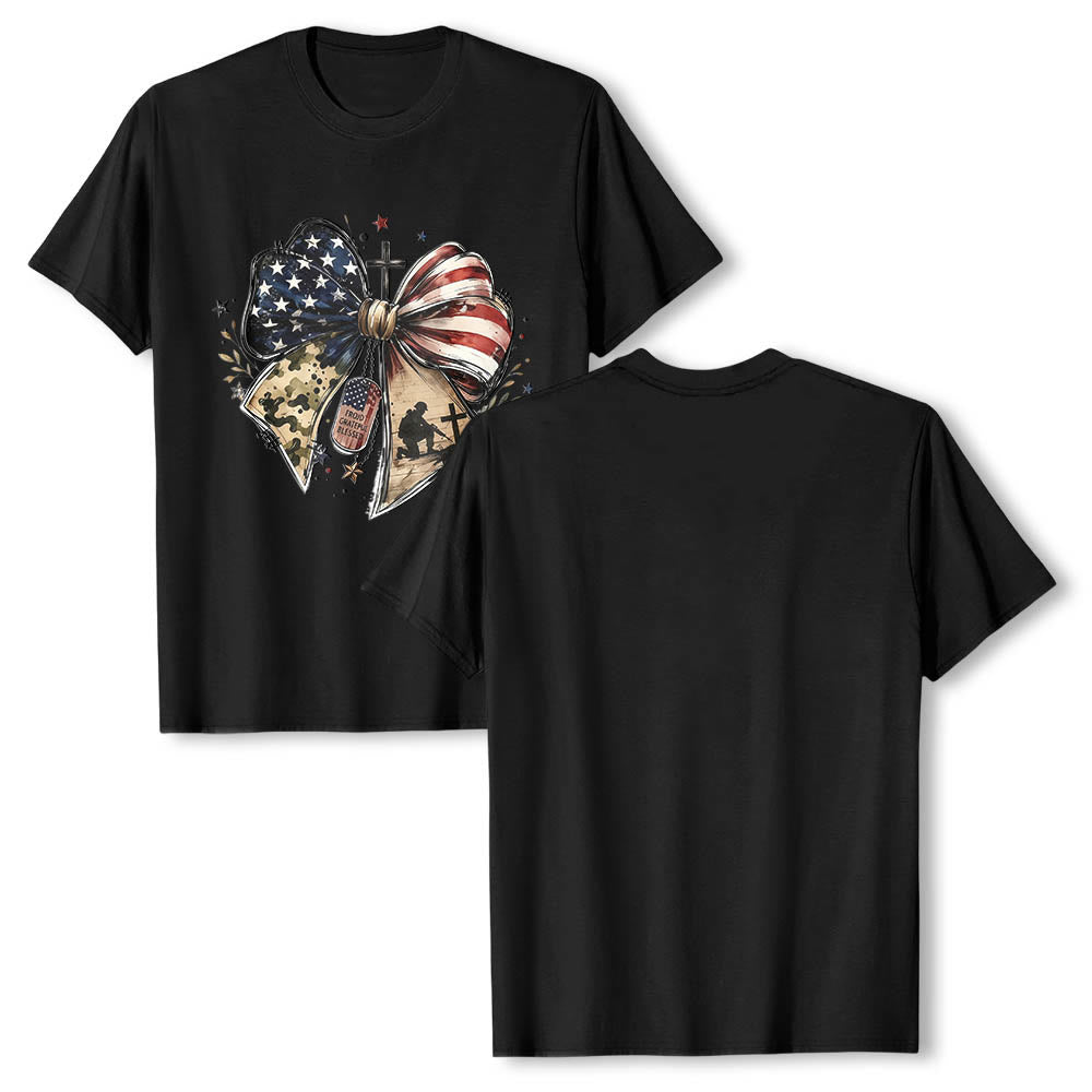 Christianartworkshop Patriotisches, mehrteiliges T-Shirt mit Schleife, Kreuz, Soldaten-Erkennungsmarke und Sternenakzenten auf der Vorderseite – klassischer Aufdruck - image 7