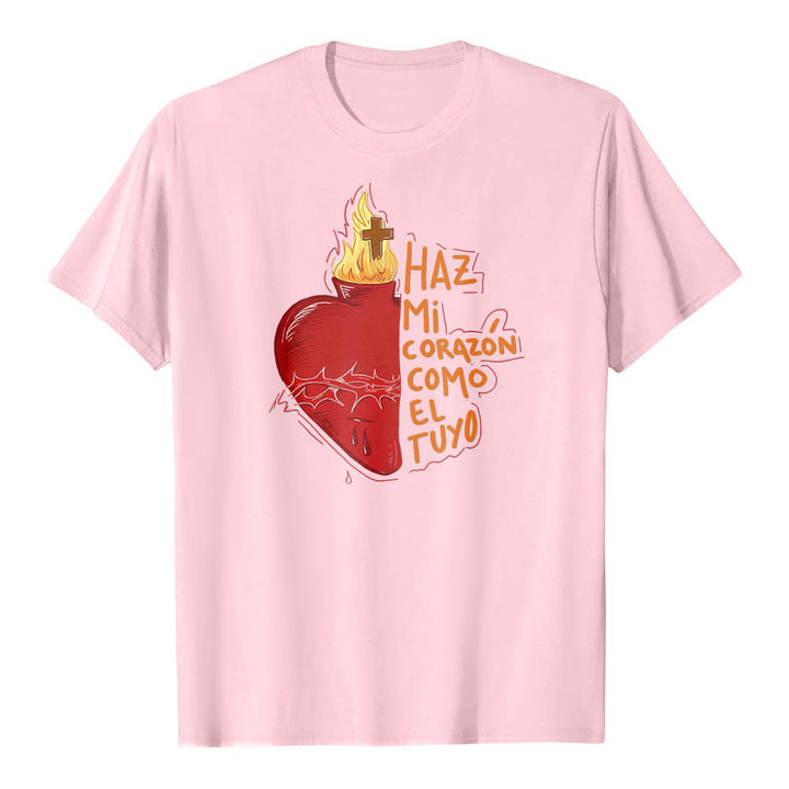 Christianartworkshop Heilige Dornenwunde, Flamme, Kreuz, Herz – Spanischer Andachtsspruch – Klassisches T-Shirt mit Frontdruck - Rosa - 2XL - image 16