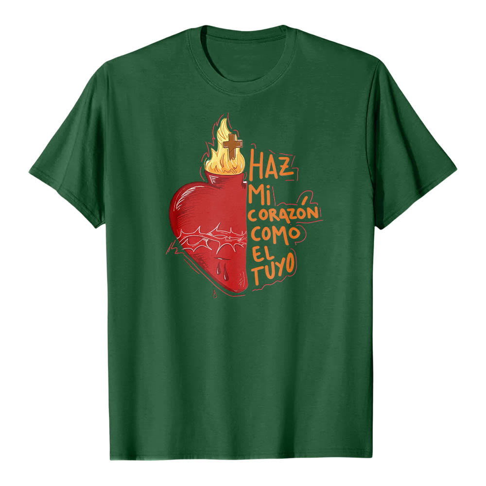 Christianartworkshop Heilige Dornenwunde, Flamme, Kreuz, Herz – Spanischer Andachtsspruch – Klassisches T-Shirt mit Frontdruck - Dunkelgrün - 2XL - image 6