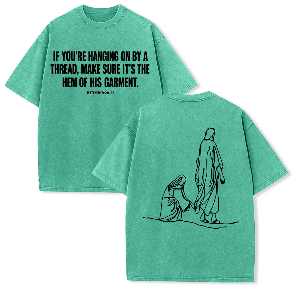 Christianartworkshop Matthäus 9,20–22: Glaubenszitat, Vorderseite: Blutende Frau berührt Christus, Gewand, Strichzeichnung, Rückseite: Aufdruck, gewaschenes T-Shirt - Grün - 5XL - image 15