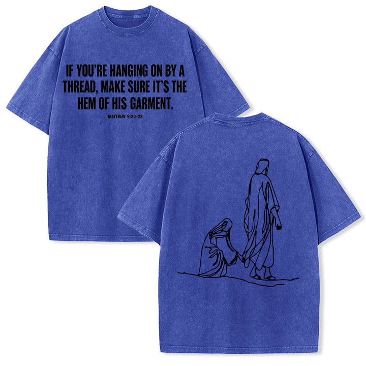 Christianartworkshop Matthäus 9,20–22: Glaubenszitat, Vorderseite: Blutende Frau berührt Christus, Gewand, Strichzeichnung, Rückseite: Aufdruck, gewaschenes T-Shirt - Blau - 5XL - image 12