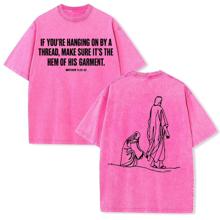 Christianartworkshop Matthäus 9,20–22: Glaubenszitat, Vorderseite: Blutende Frau berührt Christus, Gewand, Strichzeichnung, Rückseite: Aufdruck, gewaschenes T-Shirt - Rosa - 5XL - image 21