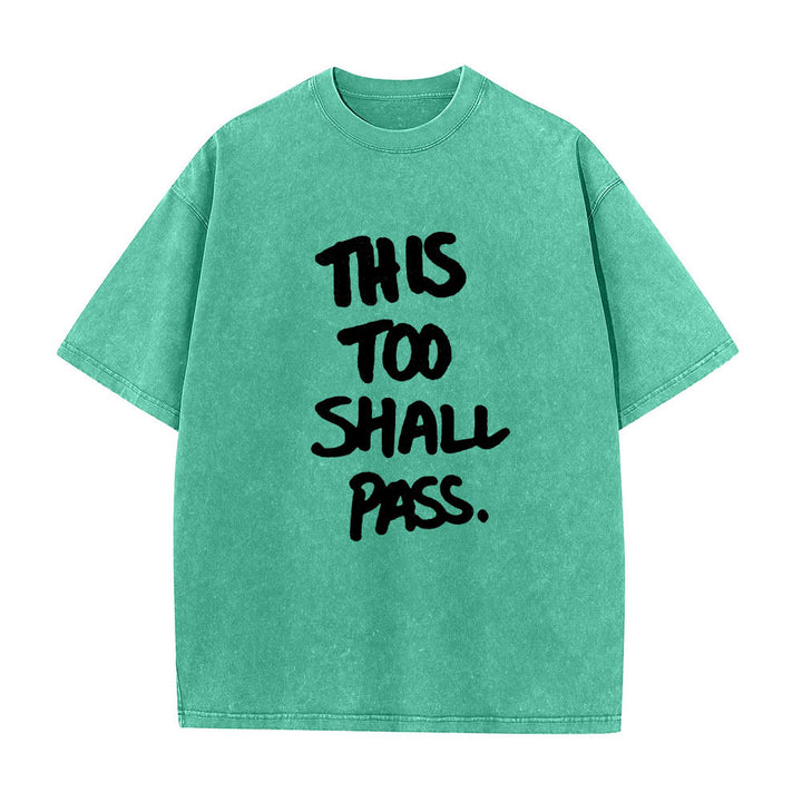 Christianartworkshop Vertikaler, handgeschriebener Motivationsspruch „Auch das wird vorübergehen“ auf gewaschenem T-Shirt mit Frontdruck - Grün - 5XL - image 10