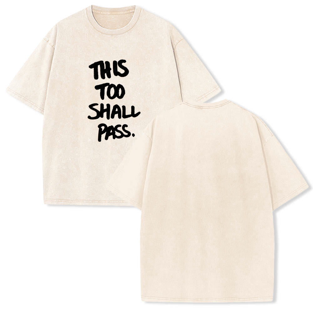 Christianartworkshop Vertikaler, handgeschriebener Motivationsspruch „Auch das wird vorübergehen“ auf gewaschenem T-Shirt mit Frontdruck - image 3