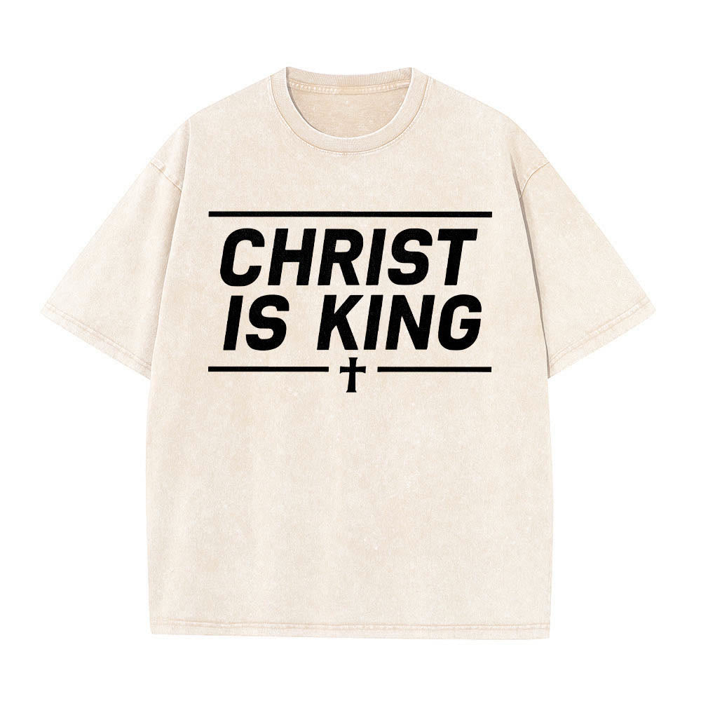 Christianartworkshop Doppelt horizontale Linien umrahmt, mit zentriertem Kreuz und Christus-ist-König-Motiv, auf der Vorderseite bedruckt, gewaschenes T-Shirt - Beige - 5XL - image 2