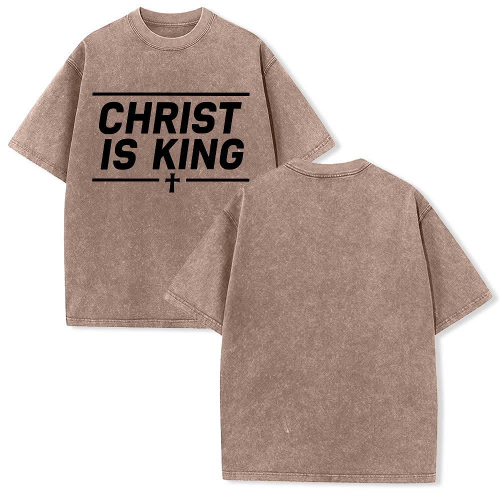 Christianartworkshop Doppelt horizontale Linien umrahmt, mit zentriertem Kreuz und Christus-ist-König-Motiv, auf der Vorderseite bedruckt, gewaschenes T-Shirt - image 5