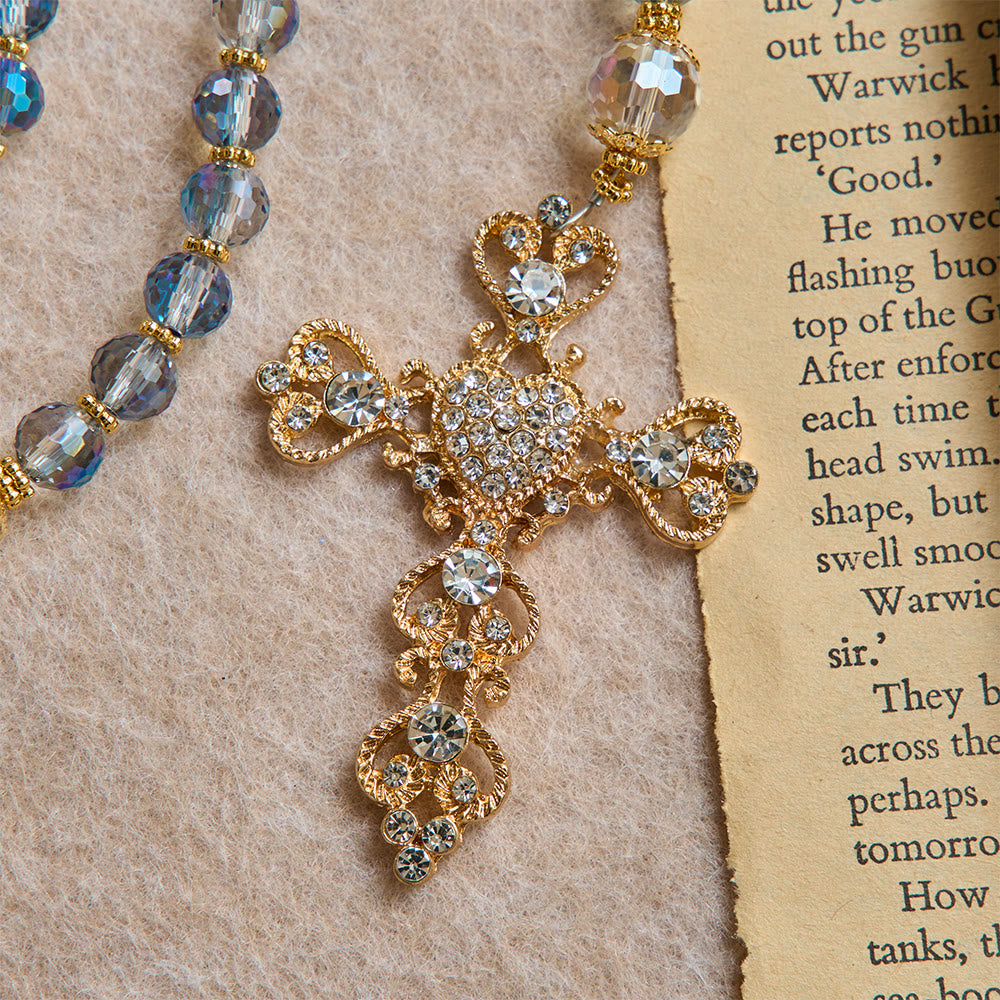 Christianartworkshop Rosenkranz aus schimmernden blauen Perlen mit der Muttergottes von Aparecida und Strasskreuz: Personalisierte Namensperlen als Erinnerungsstück für die Kapelle - image 10