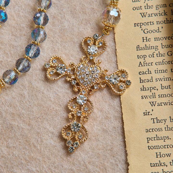 Christianartworkshop Rosenkranz aus schimmernden blauen Perlen mit der Muttergottes von Aparecida und Strasskreuz: Personalisierte Namensperlen als Erinnerungsstück für die Kapelle - image 10