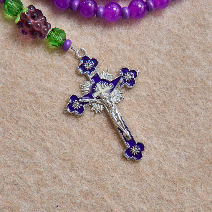 Christianartworkshop Rosenkranz aus traubenförmigen Glasperlen mit emailliertem Kruzifix: Symbol des eucharistischen himmlischen Segens - image 7