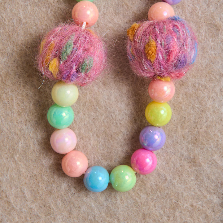 Christianartworkshop Rosenkranz für Kinder aus flauschigen Pompon-Macarons mit Holzkreuz: Symbol himmlischer Güte - image 5