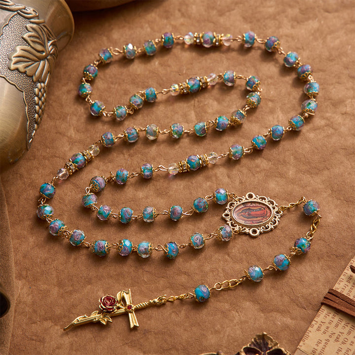 Christianartworkshop Rosenkranz aus blauem Glas mit floralem Muster, vergoldetem Kruzifix mit Rosenmotiv und Medaillon Unserer Lieben Frau von Guadalupe - image 3