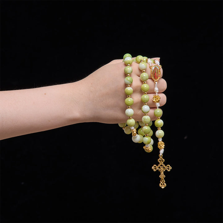 Christianartworkshop Rosenkranz aus frischem Lotus-Zwischenstück in Jade-Optik mit kunstvoll geschnitztem Kruzifix: Symbol reiner himmlischer Gelassenheit - image 1