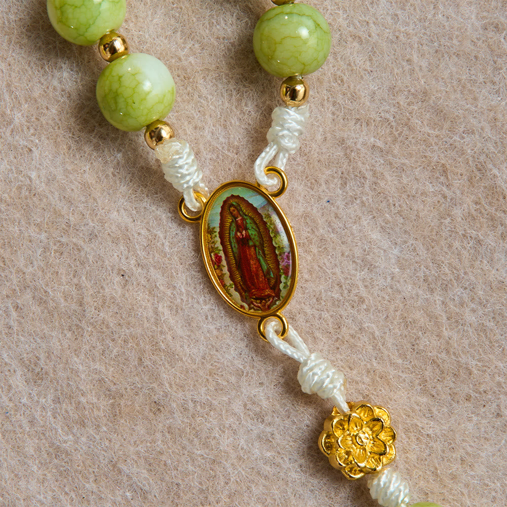 Christianartworkshop Rosenkranz aus frischem Lotus-Zwischenstück in Jade-Optik mit kunstvoll geschnitztem Kruzifix: Symbol reiner himmlischer Gelassenheit - image 5