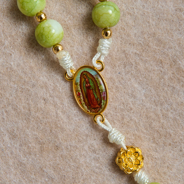 Christianartworkshop Rosenkranz aus frischem Lotus-Zwischenstück in Jade-Optik mit kunstvoll geschnitztem Kruzifix: Symbol reiner himmlischer Gelassenheit - image 5