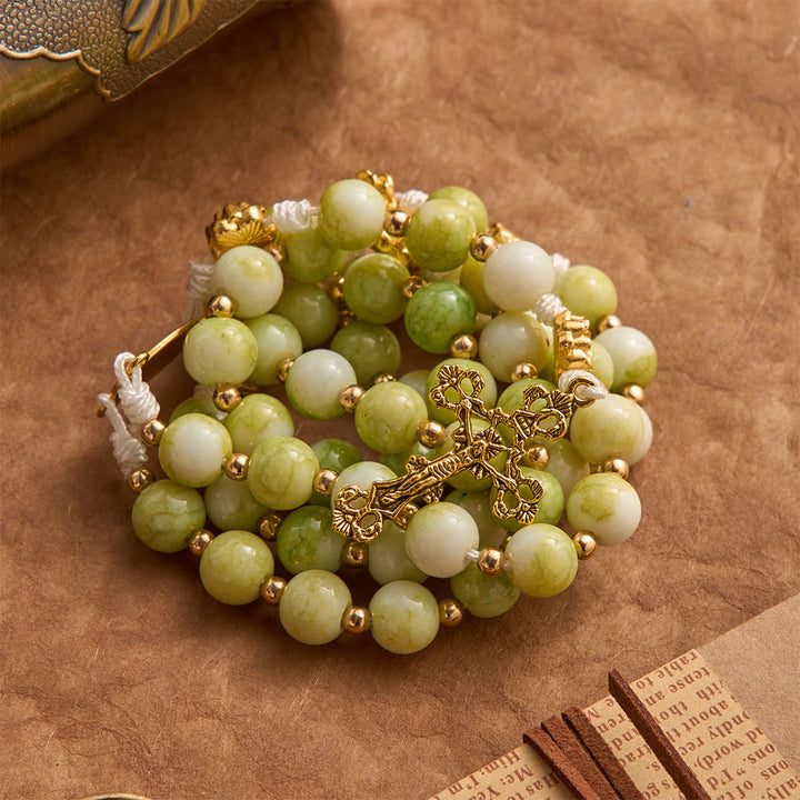 Christianartworkshop Rosenkranz aus frischem Lotus-Zwischenstück in Jade-Optik mit kunstvoll geschnitztem Kruzifix: Symbol reiner himmlischer Gelassenheit - image 2
