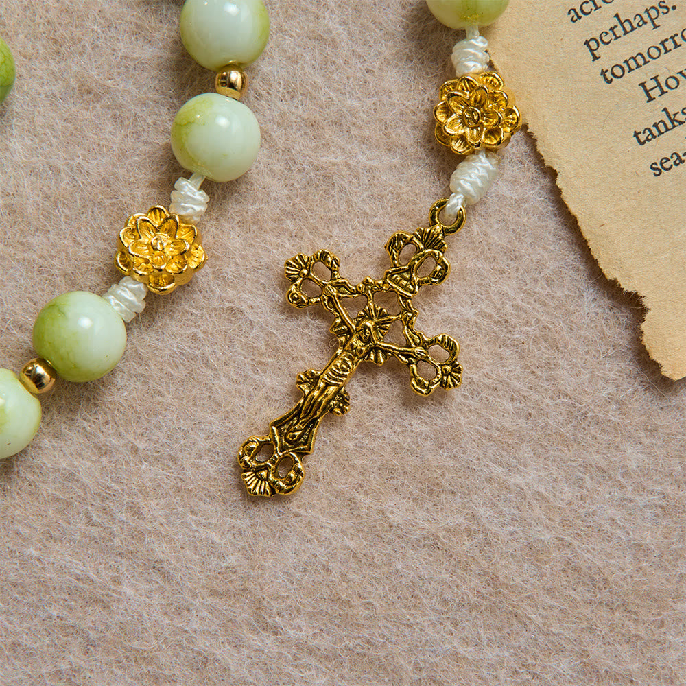 Christianartworkshop Rosenkranz aus frischem Lotus-Zwischenstück in Jade-Optik mit kunstvoll geschnitztem Kruzifix: Symbol reiner himmlischer Gelassenheit - image 7