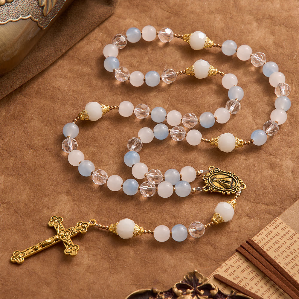 Christianartworkshop Eleganter Sommerrosenkranz aus Glas mit facettiertem Glas und Medaillon Unserer Lieben Frau von Aparecida - Rosenkranz in kühlen Tönen - image 0