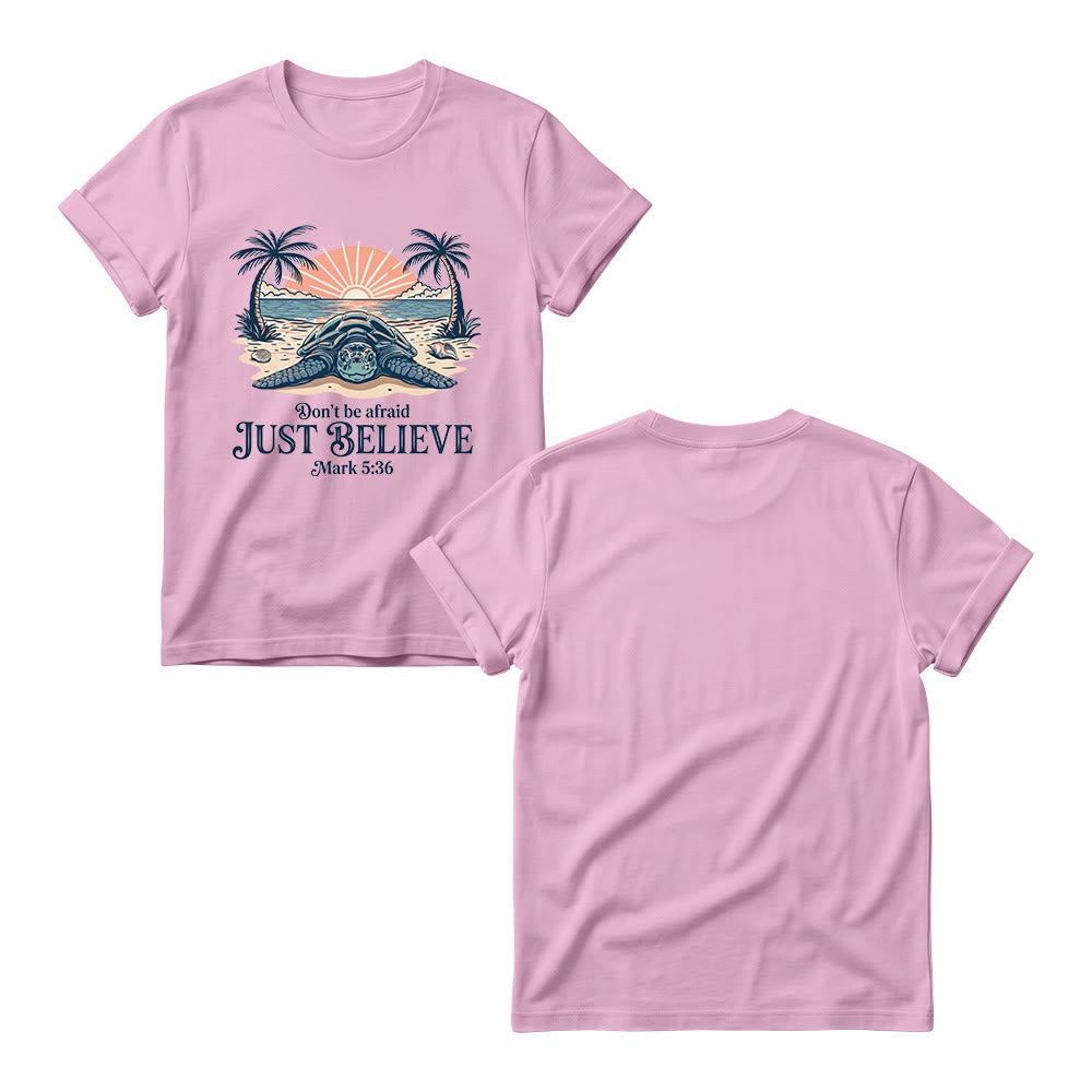Christianartworkshop Strand-Sonnenuntergang, Palme, Meeresschildkröte – Fürchte dich nicht, glaube einfach (Markus 5,36) – Damen-T-Shirt mit Rundhalsausschnitt - image 5