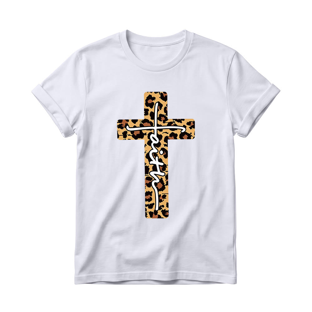 Christianartworkshop Leopardenmuster-T-Shirt mit handgeschriebenem Buchstaben „Glaube“ und vertikalem Kreuz – Damen-Rundhals-Shirt - Weiß - 4XL - image 2