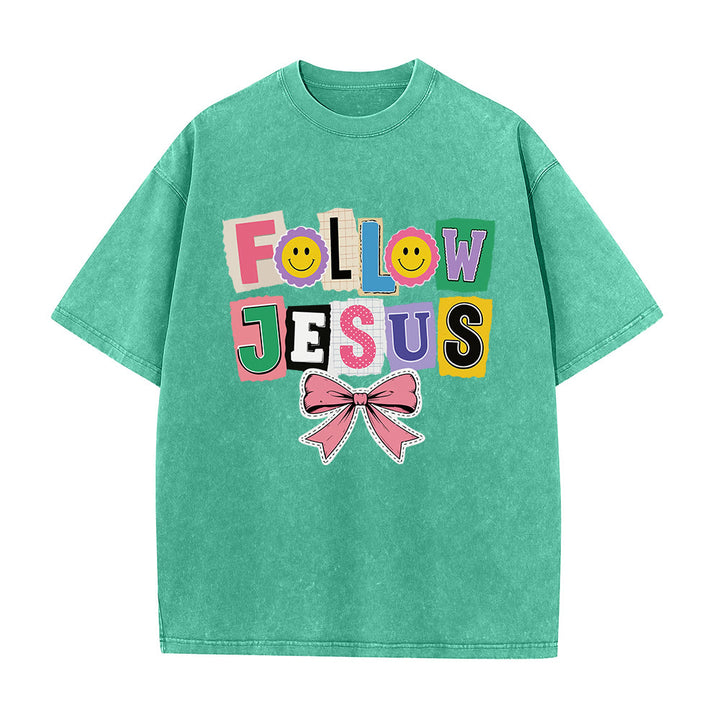 Christianartworkshop Scrapbook-Brief „Folge Jesus“ Smiley-Verzierung Schleifenornament Gewaschenes T-Shirt - Grün - 5XL - image 0