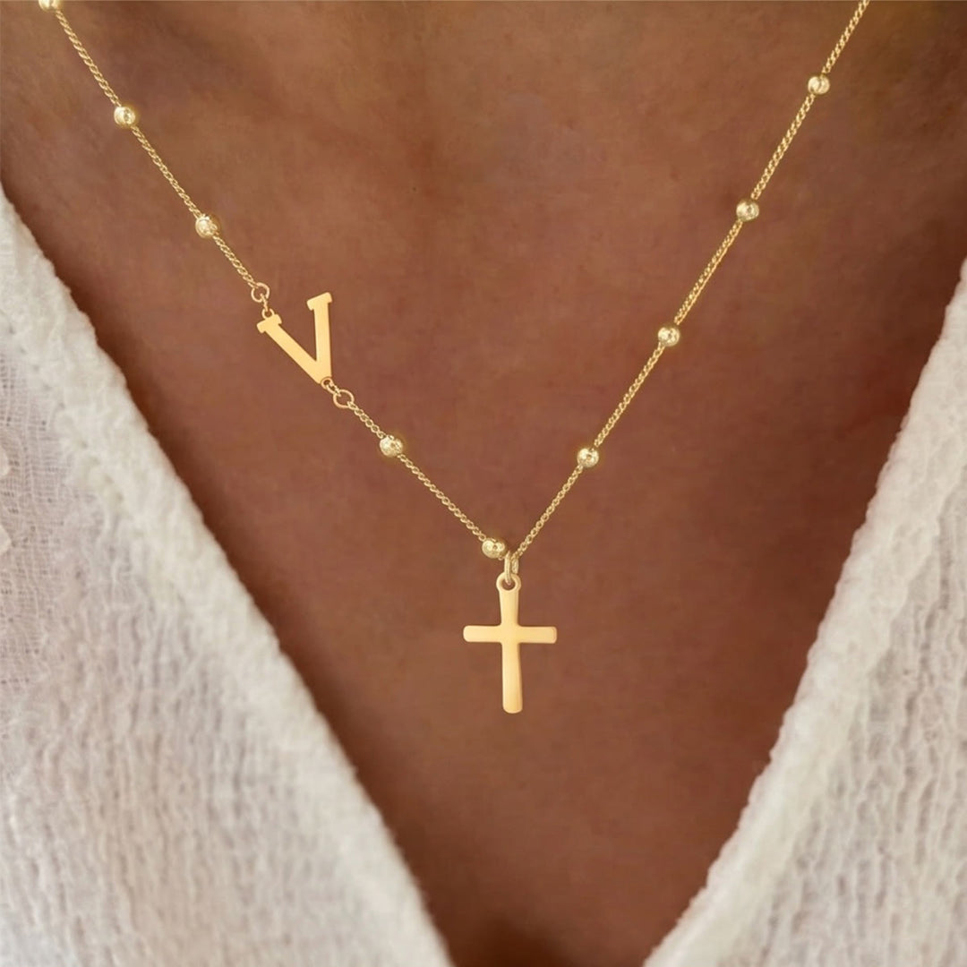Christianartworkshop Personalisierte Halskette mit Kreuzanhänger und Initialen von A bis Z: Zeitloses Symbol sanfter himmlischer Fürsorge - Golden - V - image 21