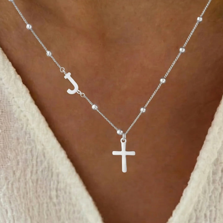 Christianartworkshop Personalisierte Halskette mit Kreuzanhänger und Initialen von A bis Z: Zeitloses Symbol sanfter himmlischer Fürsorge - Silber - J - image 36