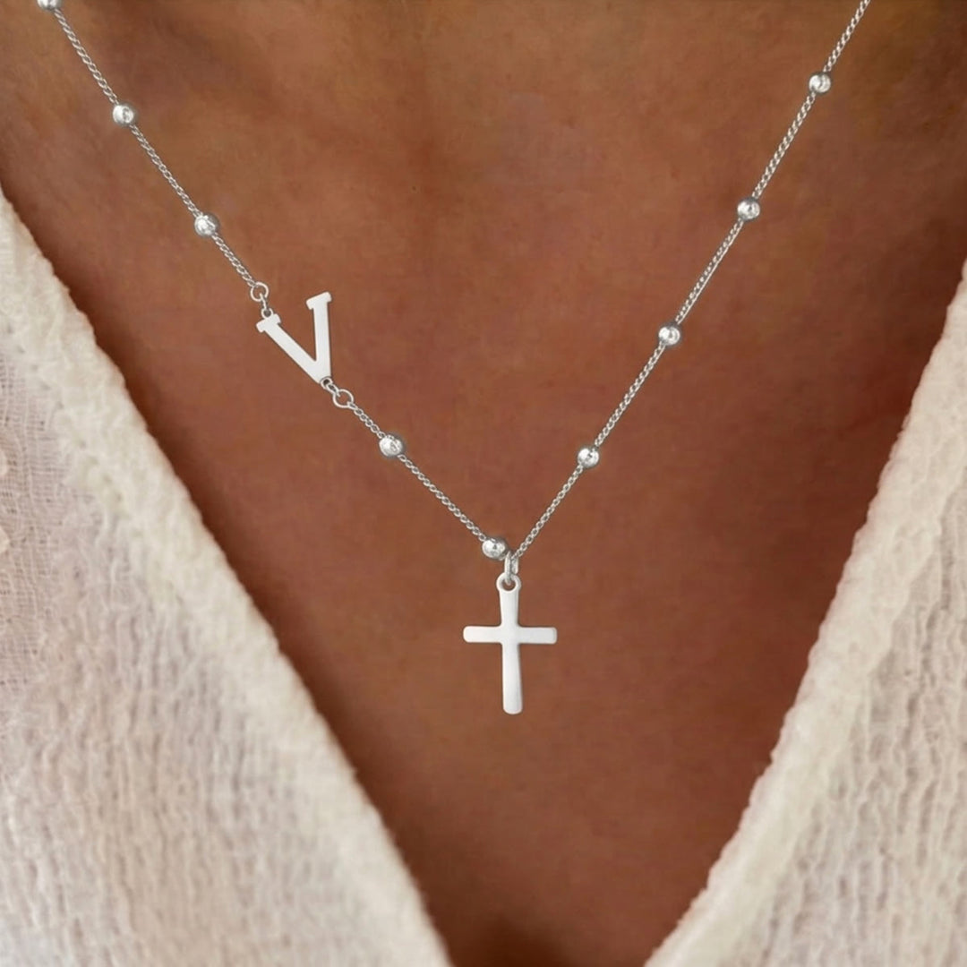 Christianartworkshop Personalisierte Halskette mit Kreuzanhänger und Initialen von A bis Z: Zeitloses Symbol sanfter himmlischer Fürsorge - Silber - V - image 47