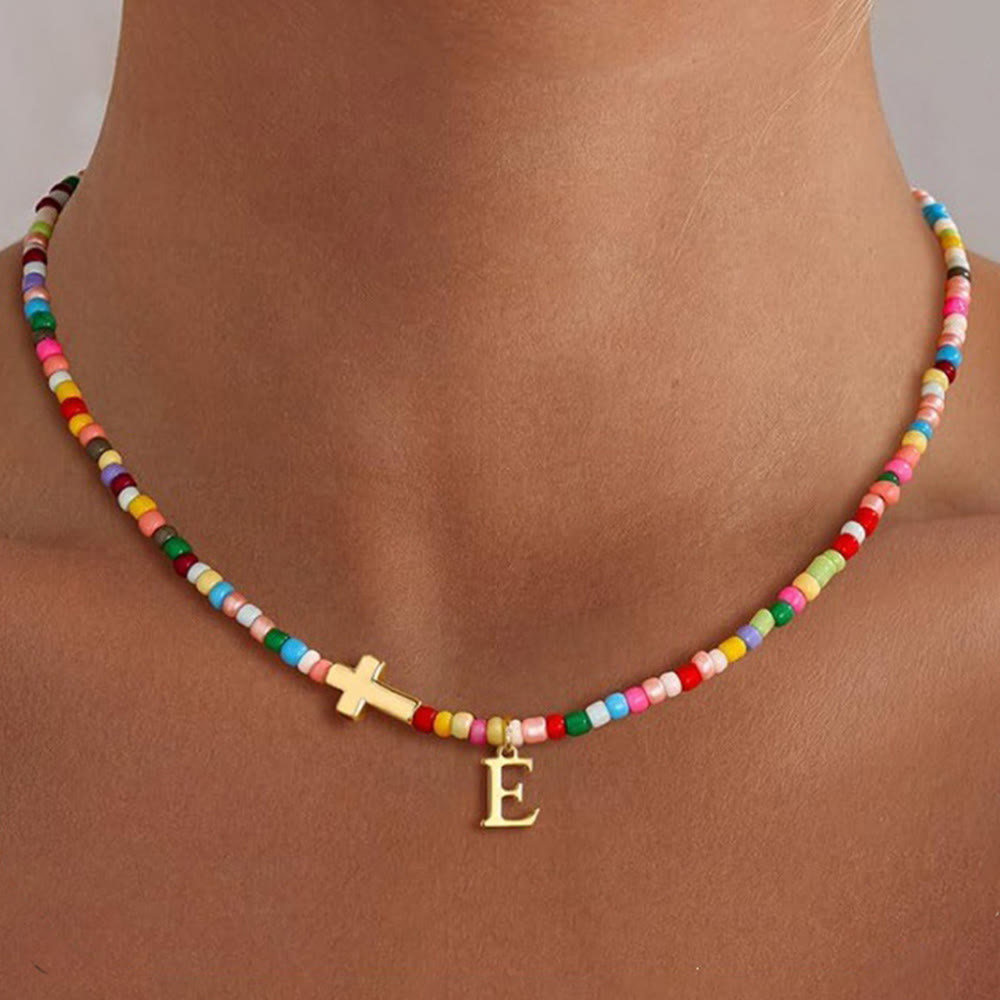 Christianartworkshop Personalisierte Halskette mit Buchstabenkreuz-Anhänger und leuchtenden Perlen: Zeitloses Symbol sanfter himmlischer Fürsorge - E - image 7