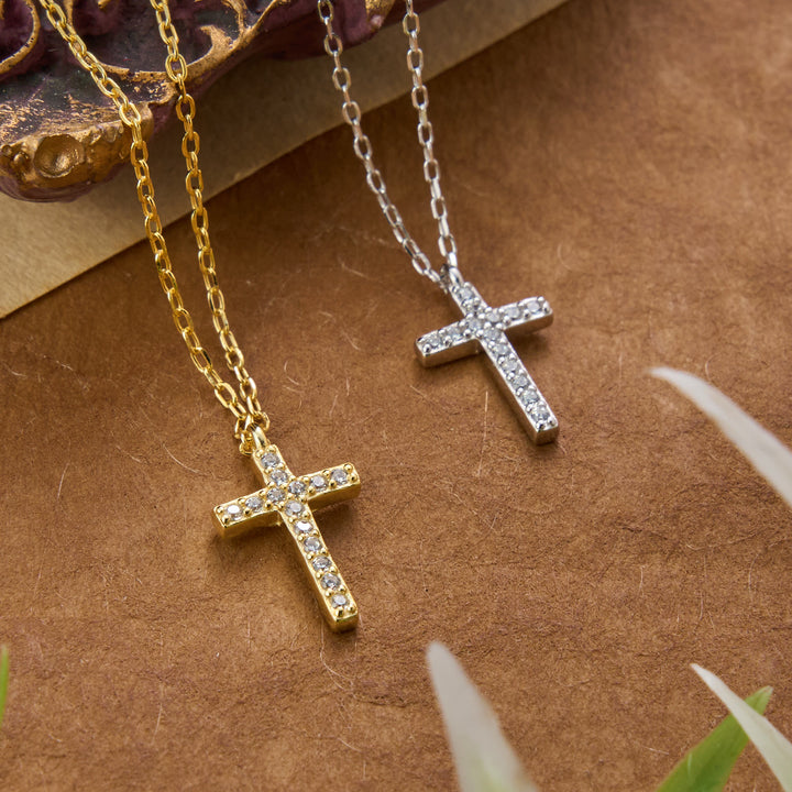 Christianartworkshop Zarte Halskette aus Sterlingsilber mit kleinem Kreuz und Pavé-Verzierung – ein zeitloses Symbol sanfter himmlischer Fürsorge - image 0