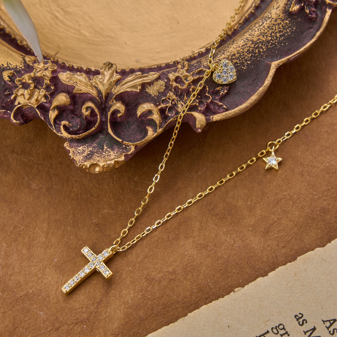 Christianartworkshop Zarte Halskette aus Sterlingsilber mit kleinem Kreuz und Pavé-Verzierung – ein zeitloses Symbol sanfter himmlischer Fürsorge - image 3