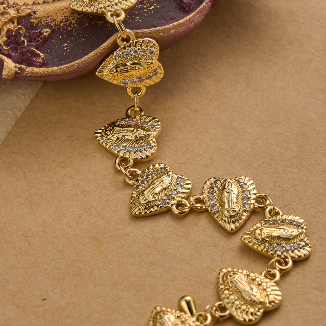 Christianartworkshop Armband mit herzförmigem Medaillon und funkelndem Rand, verziert mit dem Bildnis der Jungfrau von Guadalupe: Zeitloses Symbol sanfter himmlischer Fürsorge - image 4