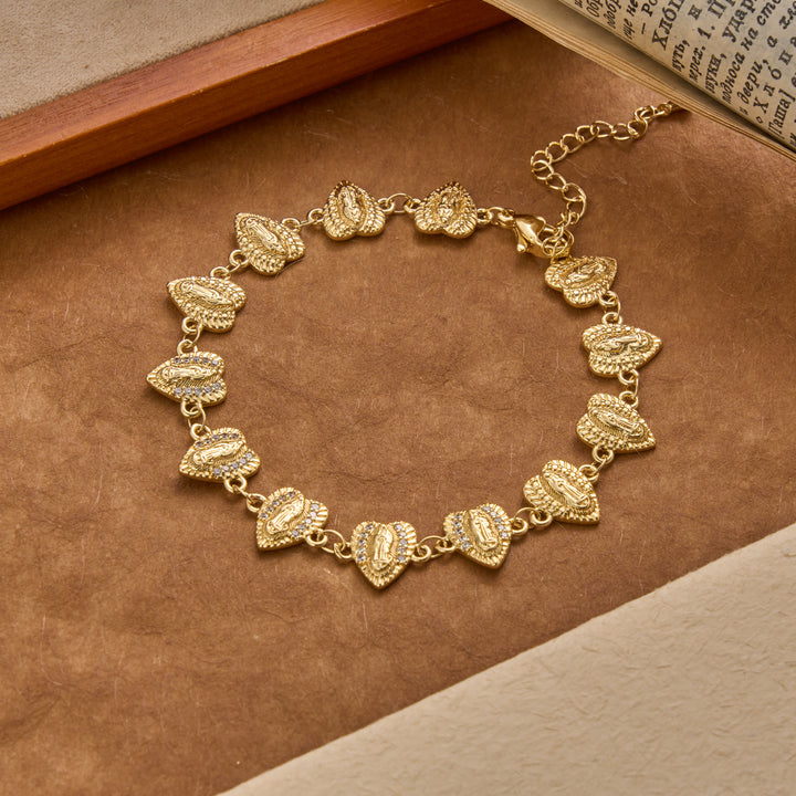 Christianartworkshop Armband mit herzförmigem Medaillon und funkelndem Rand, verziert mit dem Bildnis der Jungfrau von Guadalupe: Zeitloses Symbol sanfter himmlischer Fürsorge - Unsere Liebe Frau - image 0
