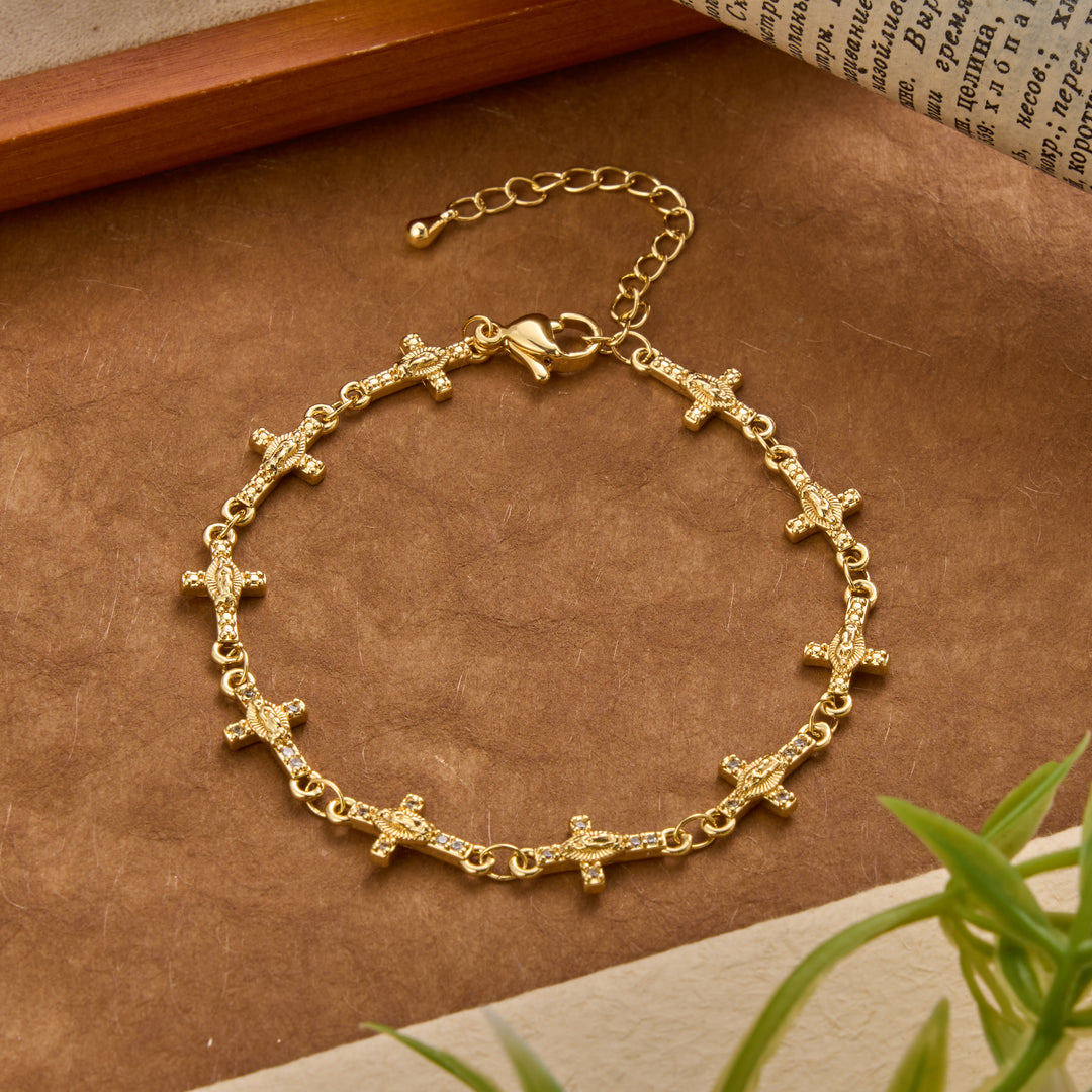 Christianartworkshop Armband mit eingelegtem Kreuz und funkelnden Akzenten, verziert mit dem Bildnis der Jungfrau von Guadalupe: Zeitloses Symbol sanfter himmlischer Fürsorge - image 1