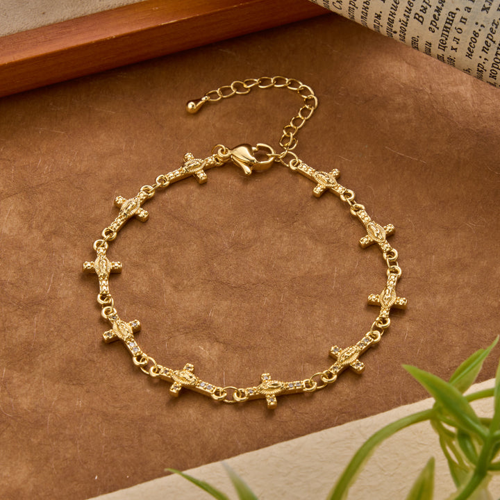Christianartworkshop Armband mit eingelegtem Kreuz und funkelnden Akzenten, verziert mit dem Bildnis der Jungfrau von Guadalupe: Zeitloses Symbol sanfter himmlischer Fürsorge - image 1