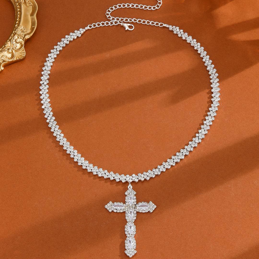 Christianartworkshop Mehrfarbige, strahlende Pfeilspitzenkreuz-Anhängerkette mit funkelnden Einlagen an einer Tenniskette: Zeitloses Symbol sanfter himmlischer Fürsorge - image 10