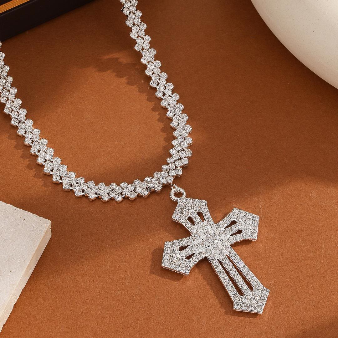 Christianartworkshop Mehrfarbige, strahlende Pfeilspitzenkreuz-Anhängerkette mit funkelnden Einlagen an einer Tenniskette: Zeitloses Symbol sanfter himmlischer Fürsorge - Geschnitztes Kreuz - image 5
