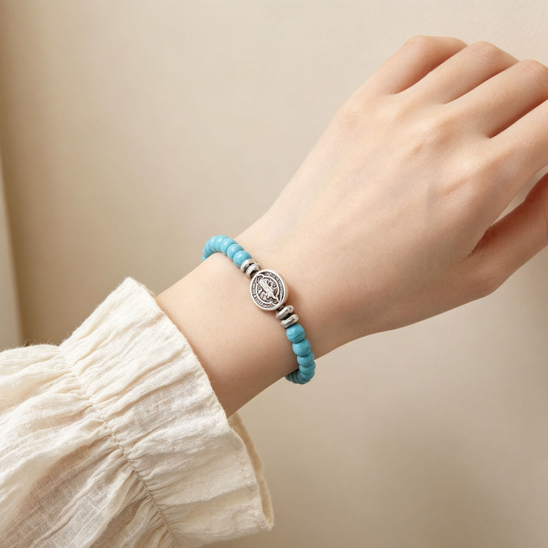 Christianartworkshop Armband mit der Medaille des Heiligen Benedikt aus Naturstein, einzeln dehnbar und stapelbar: Zeitloses Symbol sanfter himmlischer Fürsorge - image 2