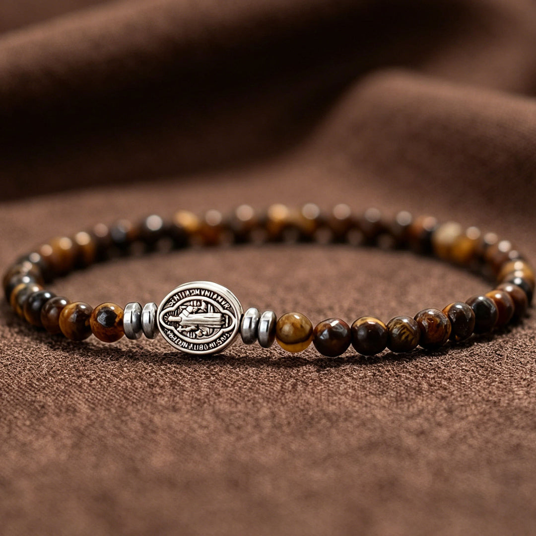 Christianartworkshop Armband mit der Medaille des Heiligen Benedikt aus Naturstein, einzeln dehnbar und stapelbar: Zeitloses Symbol sanfter himmlischer Fürsorge - Tigerauge - image 5