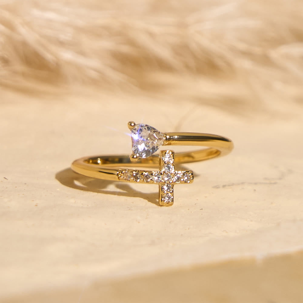 Zweifarbiger, verstellbarer Ring von Christianartworkshop mit Zirkonia-Akzenten in Kreuz- und Herzform: Eine Erinnerung an die heilige Gnade - image 0