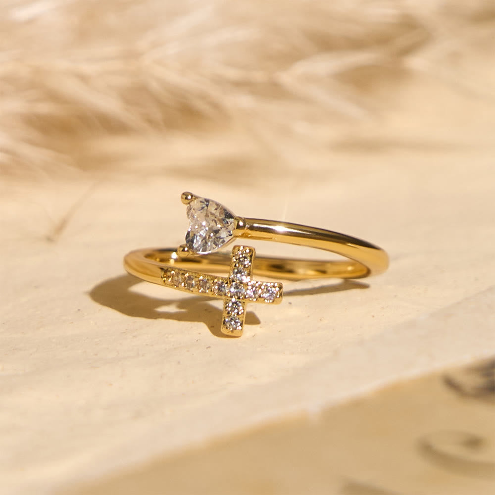 Zweifarbiger, verstellbarer Ring von Christianartworkshop mit Zirkonia-Akzenten in Kreuz- und Herzform: Eine Erinnerung an die heilige Gnade - image 1