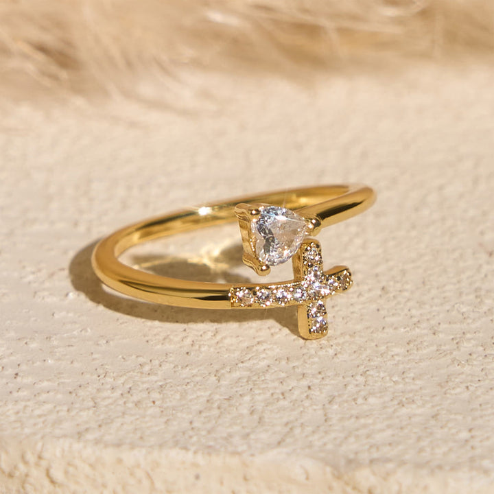 Zweifarbiger, verstellbarer Ring von Christianartworkshop mit Zirkonia-Akzenten in Kreuz- und Herzform: Eine Erinnerung an die heilige Gnade - image 3