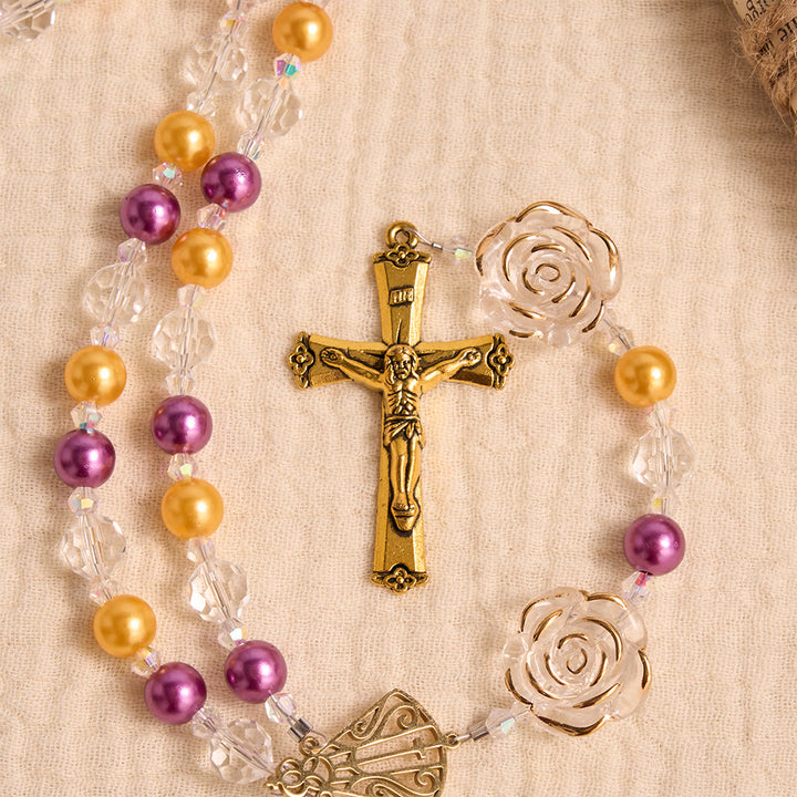 Christianartworkshop Rosenkranz aus Acryl mit Kamelienmotiv, vergoldetem Kruzifix und filigranem Medaillon Unserer Lieben Frau von Aparecida - image 7